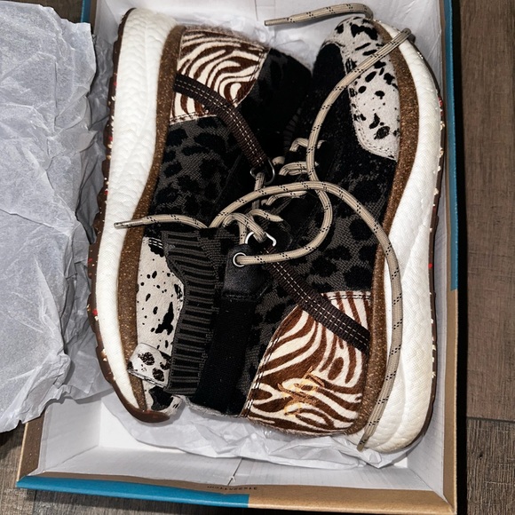 OTBT Sneakers - Picture 2 of 5